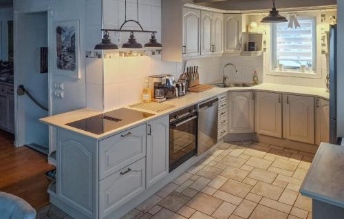 Uddevalla House | Lovely Home In Uddevalla With Kitchen