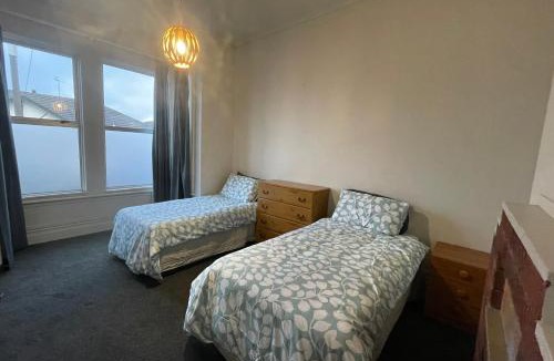 South Dunedin House | Low Cost Accommodation