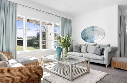 Maungatautari Cabin | Luxurious Accommodation with a Shared Infinity Pool near Sanctuary Mountain, North Island