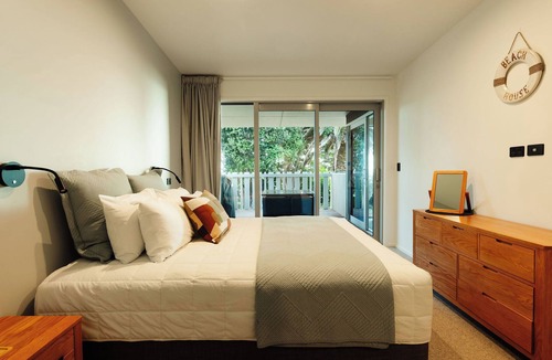 Parapara Apartment | Luxury Beachfront Apartment
