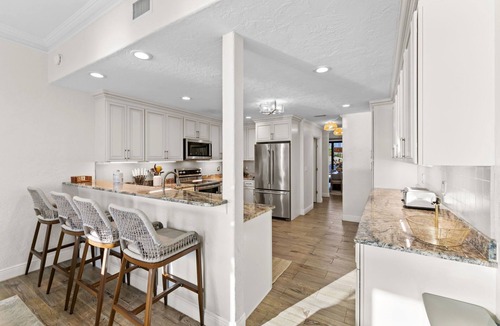 Bayshore Gardens House | Luxury Beachfront Retreat~Pool~Game Room~Sleeps 16