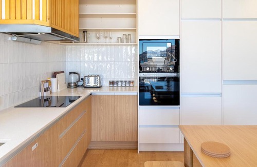 Lyttelton Apartment | Lyttelton Harbour Views - Shops & Cafes