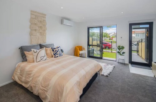 Lower Hutt Apartment | Macky Street Studio Retreat