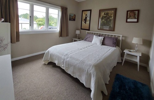 Taumarunui House | MACLEOD’S PLACE - TAUMARUNUI HOLIDAY HOME, pet friendly in Taumarunui