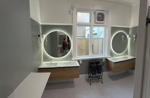 Dunedin City Centre Hostel | Manor on the Park Backpackers
