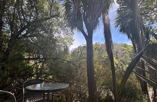 Mapua Cabin | Māpua Cabbage Trees, a cosy and private Cabin near the village centre