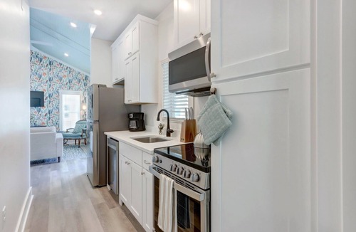 Thunderbolt Cottage | Marsh Hen Den - 5 Min to SAV/15 to Beach by Lucky Savanah