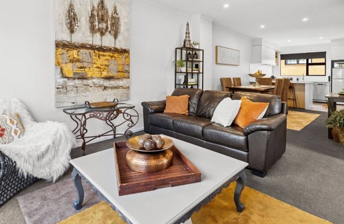 Hamilton Villa | Masterpiece 3BR Hamilton Central–Parking Included