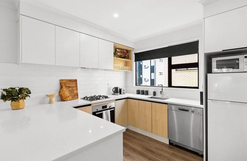 Hamilton Villa | Masterpiece 3BR Hamilton Central–Parking Included