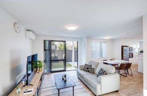 Hastings House | Mayfair Haven - Hastings Holiday Home