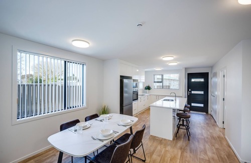 Hastings House | Mayfair Haven - Hastings Holiday Home
