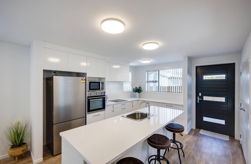Hastings House | Mayfair Haven - Hastings Holiday Home