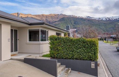 Wanaka House | Meadowstone Retreat - Wanaka Holiday Home
