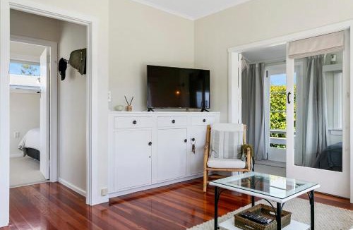 Taupo House | Mere Cottage