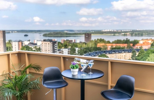 Jarfalla Apartment | Mini Penthouse With Lake View & Beautiful Sunset