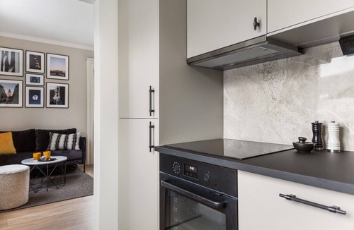 Liljeholmen - Hagersten Apartment | Modern 1-Bed Gem: Central City Apartment