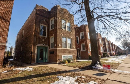 Avondale Apartment | Modern 2BR Avondale with Free Parking Near CTA