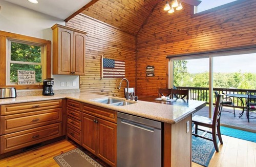 Saxony Forest Cabin | Modern 4 bed 3.5 bath Cabin: Lake Keowee views! Near Clemson!