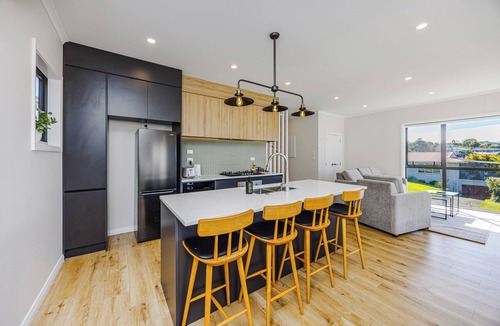 Torbay House | Modern 4BR Coastal Stay/Sea Views & Walk to Beach