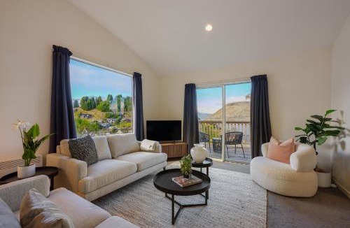 Fernhill House | Modern 4BR Lake & Mountain Views