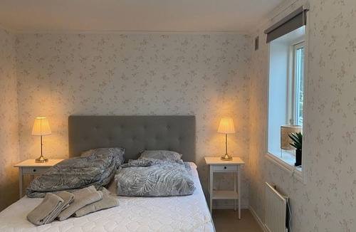 Kisa House | Modern and comfortable cottage overlooking lake Åsunden.