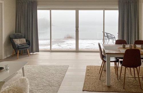 Kisa House | Modern and comfortable cottage overlooking lake Åsunden.