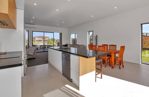 One Tree Point House | Modern Canal-Front Home - Marsden Cove