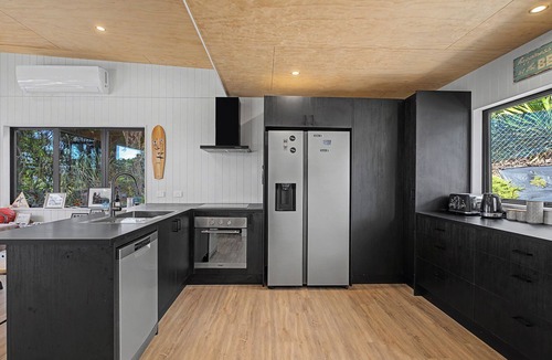 Whangamata House | Modern Coastal Tree House - Whangamata Retreat