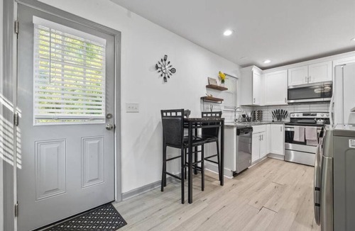 Atlanta House | Modern Comforts with 4BD-3BR Sleeps 8