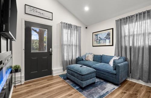 Belvedere Park House | Modern Decatur Compound - 2 Luxury Homes! Sleeps 12