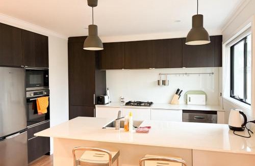 Lower Hutt House | Modern elegance Woburn 3 bedroom Retreat
