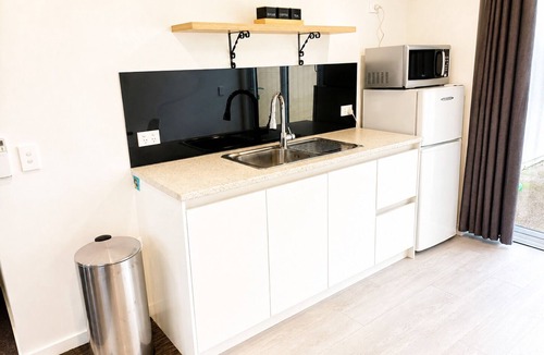 Lowburn Apartment | Modern Gound Floor Studio