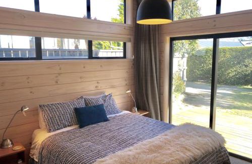 Wanaka House | Modern Kowhai Cottage