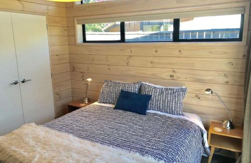 Wanaka House | Modern Kowhai Cottage
