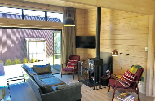 Wanaka House | Modern Kowhai Cottage
