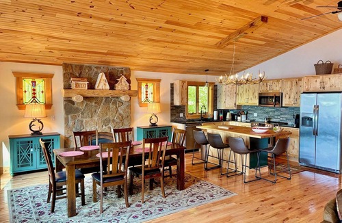 Speculator House | Modern Lakefront Cabin w/Fireplace and Stunning View of Oak Mountain Skiing