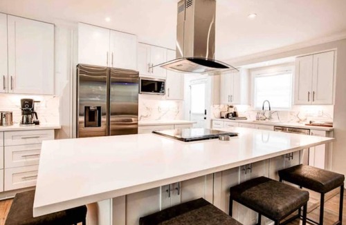 Mableton House | Modern luxurious 2 bedrooms, 2 bathrooms, and study with futon and TV.
