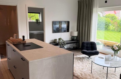Alingsas Apartment | Modern nybyggd lägenhet med hotellkänsla intill sjön Gerdsken