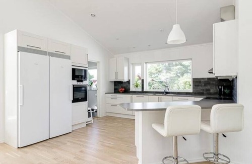 Centrum-Sandbacka Villa | Modern Spacious 4-Bedroom New Villa