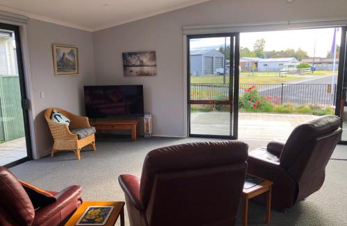 Manapouri House | Modern Spacious Manapouri Home