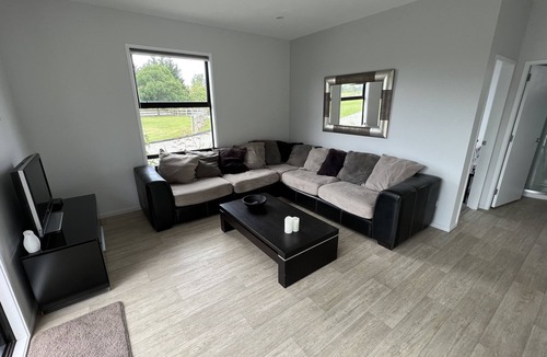 Opaki Apartment | Modern studio unit - Lifestyle property located 4.6km from town