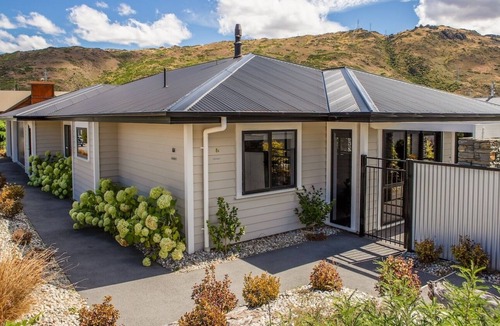 Clyde House | MODERN TOWN HOUSE , EXCELLENT LOCATION