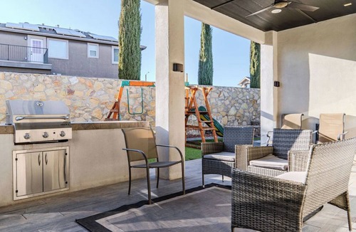 Northeast El Paso House | Modern upscale home with an amazing kitchen.