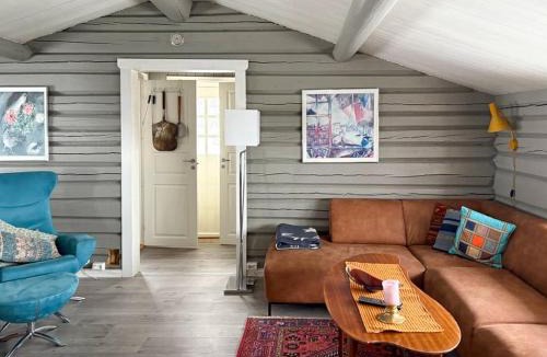 Vestre Slidre House | Modernized Log Cabin With Views Of The Mountains
