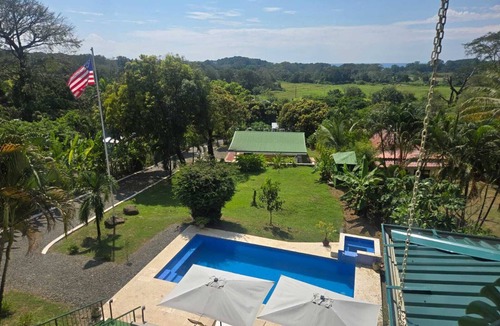 Hatillo House | Moody's Huts. Charming 1-bedroom container unit with AC in peaceful Savegre
