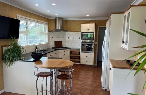 Kaponga House | Mount Taranaki Basecamp 4BR Farmhouse & Games Room