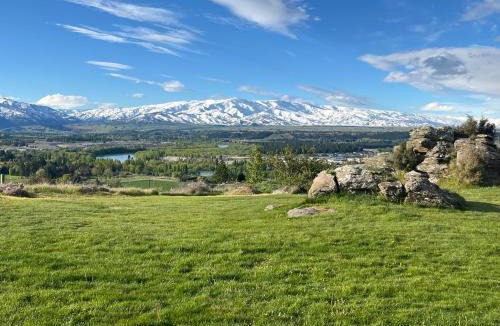 Alexandra Apartment | Mountain and river view retreat