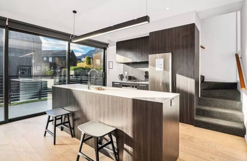 Kawarau Falls Villa | Mountain Panorama Luxury Retreat