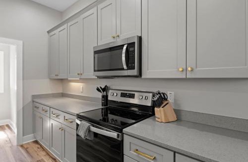 Sylva House | Mountain View B - Sylva Retreat, King Suite, Mountain View, and Hiking