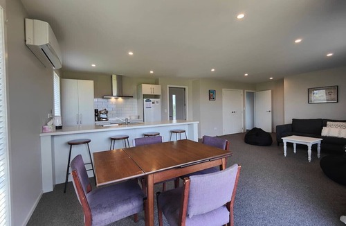 Te Anau House | Mountain View Getaway